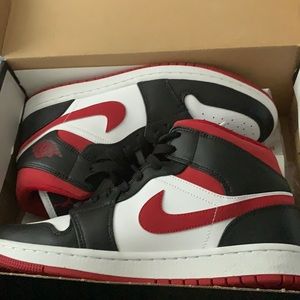 Jordan 1 mid